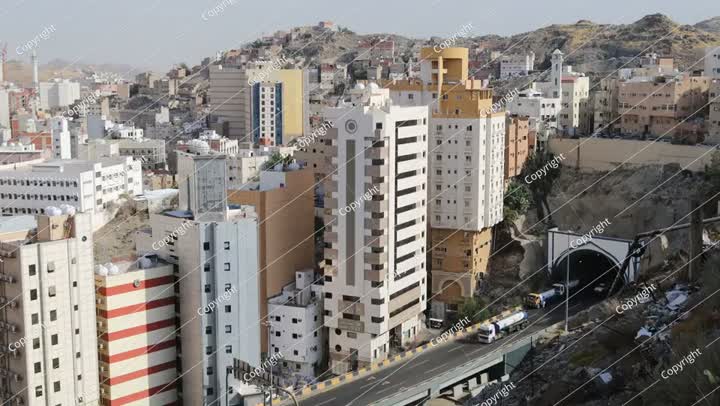 مكة المكرمة، المملكة العربية السعودية - شوارع مدينة مكة المكرمة والفنادق والمواصلات فيديو 4K