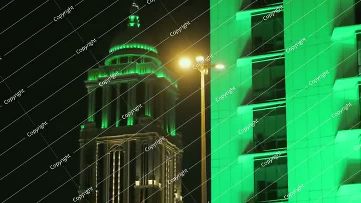 أضواء المباني الخضراء في اليوم الوطني السعودي