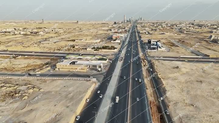 الطريق السريع إلى الرياض منظر جوي لعاصمة المملكة العربية السعودية المتوسعة