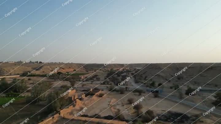 لقطات طائرة بدون طيار تحلق في الجبل المذهل في الرياض بالمملكة العربية السعودية