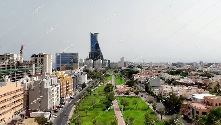 جدة: منظر جوي لمدينة جدة في المملكة العربية السعودية، أفق الواجهة البحرية
