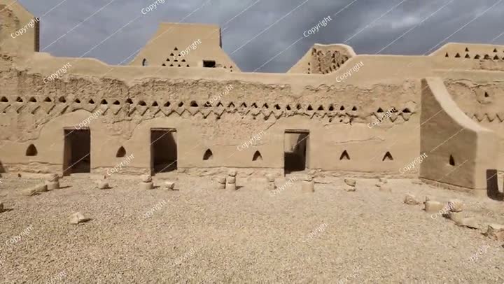 الدرعية، العمارة التقليدية المبنية من الطوب اللبن والتي تسلط الضوء على التراث الغني للمملكة العربية السعودية