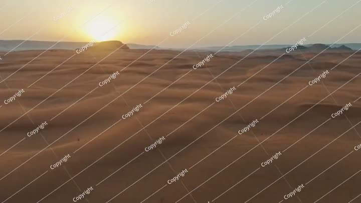 شروق الشمس فوق الصحراء السعودية التقطته طائرة بدون طيار