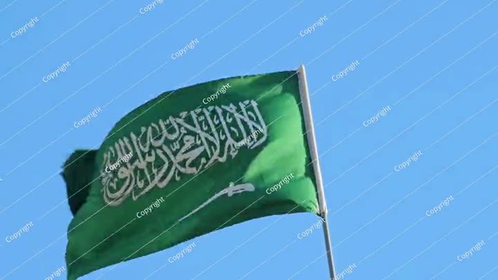 العلم الوطني للمملكة العربية السعودية، خلفية خضراء مع الكتابة العربية.