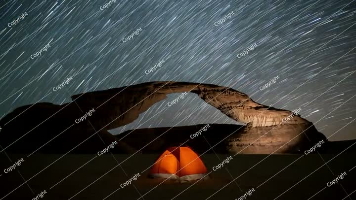 تصوير زمني لحركة النجوم في ليلة قوس قزح، العلا، المدينة المنورة، المملكة العربية السعودية