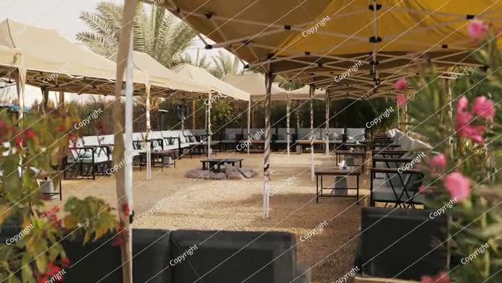 فيديو لتناول الطعام في الهواء الطلق في المملكة العربية السعودية