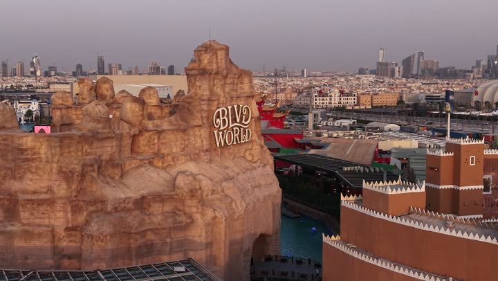 أبرز المناطق الترفيهية بالمملكة العربية السعودية، اكبر بحيرة صناعية في البوليفارد ورلد في مدينة الرياض، اكتشاف الحضارات والثقافات حول العالم, فعاليات وأنشطة مائية متميزة، معالم جذب واستقطاب السائحين