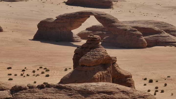 The arch of the Mqrat Al-Dabous mountains in the Al-Ula governorate, northwest of the Kingdom of Saudi Arabia, is an art of rock formations and archaeological tourist landmarks.