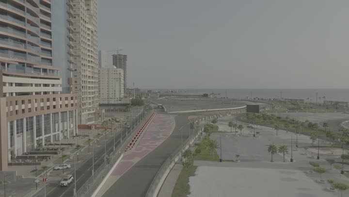 الاهتمام بزراعة النباتات الخضراء واشجار النخيل في الاماكن السياحية، منظر الواجهة البحرية في المملكة العربية السعودية، تصوير درون لحلبة سباق الفورميلا في كورنيش مدينة جدة، الفن الهندسي المعماري للأبراج و ناطحات السحاب، المناظر الطبيعية في المدن الساحلية