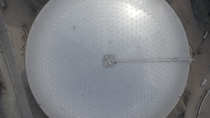 تحلية مياه الشرب، توفير وتأمين مياه الشرب للمواطنين،درون جوية لخزانات مياه البحر، تصوير علوي عامودي لصهاريج وخزانات المياه، وايتات الماء في المملكة العربية السعودية، لقطة جوية للجبال والأودية في مدينة الطائف