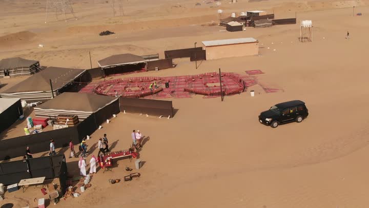 The tourist buses arrived at the desert, exciting youth entertainment activities, tourism adventures and safari trips, fun and entertainment by practicing the hobby of driving cars on the soft sands in the Kingdom of Saudi Arabia, the natural landscapes and the soft golden sands in the desert.