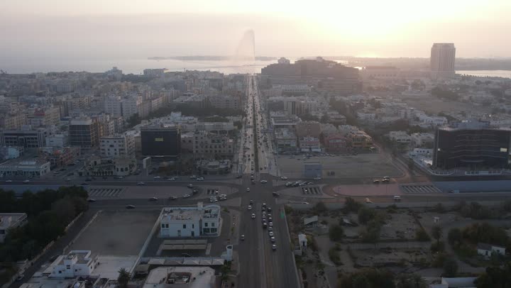 اماكن سياحية مشهورة في السعودية،  عروس البحر الأحمر في المملكه العربيه السعوديه,  مدينة جده المضاءة في وقت الغروب من الاعلى, تصوير درون جوي علوي لأحياء ومناطق جده المختلفه, الفن الهندسي المعماري للمباني والأبراج السكنية والتجارية