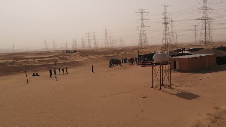 تهيئة وتنظيم سير السيارات في الصحراء, فعاليات ترفيهية شبابية شيقة, المغامرات السياحية ورحلات السفاري, التسلية والترفيه بممارسة هواية قيادة السيارات على الرمال الناعمة في المملكة العربية السعودية، المناظر الطبيعية والرمال الذهبية الناعمة في الصحراء