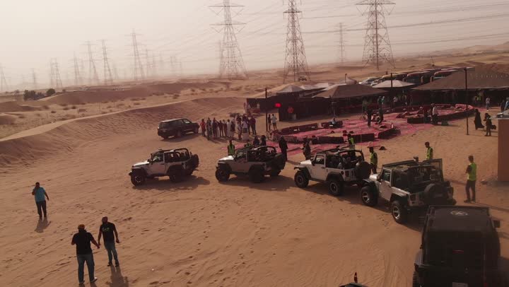 تهيئة وتنظيم سير السيارات في الصحراء, فعاليات ترفيهية شبابية شيقة, المغامرات السياحية ورحلات السفاري, التسلية والترفيه بممارسة هواية قيادة السيارات على الرمال الناعمة في المملكة العربية السعودية، المناظر الطبيعية والرمال الذهبية الناعمة في الصحراء