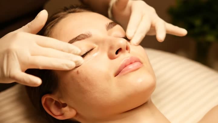 The concept of femininity and softness, a women's beauty clinic, a beautician holding slices of cucumber in her hands, the importance of fresh vegetables for the skin, the concept of comfort and relaxation, meeting the body's nutritional needs, an Arab Gulf Saudi woman in a women's beauty salon with gestures of relaxation.