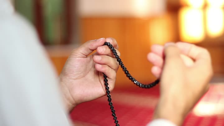 The concept of contemplating the chapters of the Holy Quran, a prayer bead made of beads, a place designated for worship, obedience, and drawing closer to God, the noble Quran and the prayer beads of glorification, reflecting on the Quranic verses and pondering over them, and committing to the daily recitation.