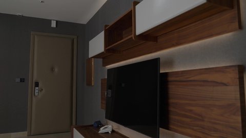 غرفة معيشة بتصميم حديث، تصوير لغرفة المعيشة ، تصاميم عصرية و جذابة ، ديكورات رائعة ، أثاث منزلي راقي ، تصاميم فخمة و جميلة ، شقق سكنية