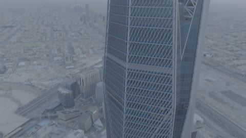 الفن الهندسي المعماري للمباني وناطحات السحاب المشهورة في المملكة، مركز الملك عبد الله المالي (كافد)، النمو والتطور العمراني في السعودية، تحقيق النهضة الاقتصادية والتجارية، تصوير درون للمنشآت والأبراج المالية في مدينة الرياض