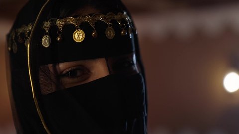 Saudi National Day, traditional Saudi dress with gold embellishments, a Saudi Arabian woman from the Gulf region in a heritage house in Saudi Arabia, historical sites, traditional dress for national celebrations and occasions, the Saudi thobe, traditional Saudi clothing, reviving folk heritage, traditional accessories