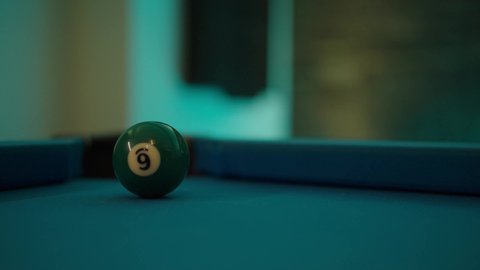 أنشطة وهوايات شبابية, الاستمتاع والشغف بممارسة لعبة السنوكر, تصوير مقرب لطاولة لعب البلياردو, التسلية والترفيه وقضاء الوقت الممتع