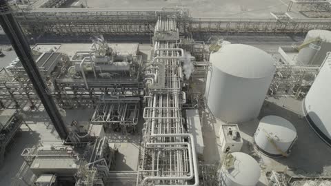 مستودعات ضخمة و كبيرة، صناعات ومشاريع بيتروكيماوية، مصانع ومعامل المملكة العربية السعودية، تصوير درون لمصانع تكرير النفط والغاز في مدينتا ينبع والجبيل، مصفاة دخان المعامل، هندسات ومعدات صناعية، المركز الرئيسي للبتروكيماويات والصناعات الأساسية والتحويلية