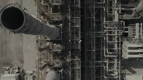 مستودعات ضخمة و كبيرة، صناعات ومشاريع بيتروكيماوية، مصانع ومعامل المملكة العربية السعودية، تصوير درون لمصانع تكرير النفط والغاز في مدينتا ينبع والجبيل، مصفاة دخان المعامل، هندسات ومعدات صناعية، المركز الرئيسي للبتروكيماويات والصناعات الأساسية والتحويلية