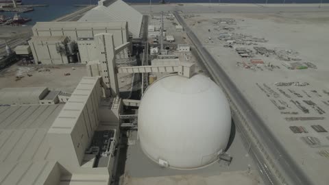 صناعات ومشاريع بيتروكيماوية، مصانع ومعامل المملكة العربية السعودية، تصوير درون لمصانع تكرير النفط والغاز في مدينتا ينبع والجبيل، مصفاة دخان المعامل، مستودعات ضخمة و كبيرة، هندسات ومعدات صناعية، المركز الرئيسي للبتروكيماويات والصناعات الأساسية والتحويلية