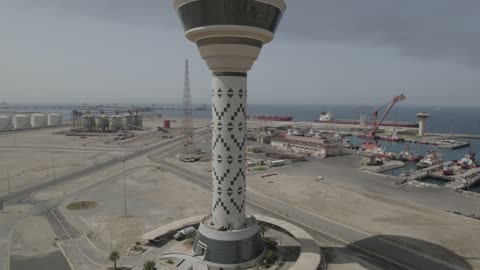 مصانع ومعامل المملكة العربية السعودية، تصوير درون لمصانع تكرير النفط والغاز في مدينتا ينبع والجبيل، مصفاة دخان المعامل، صناعات ومشاريع بيتروكيماوية، مستودعات ضخمة و كبيرة، هندسات ومعدات صناعية، المركز الرئيسي للبتروكيماويات والصناعات الأساسية والتحويلية