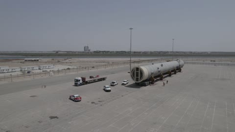 صناعات ومشاريع بيتروكيماوية، مصانع ومعامل المملكة العربية السعودية، تصوير درون لمصانع تكرير النفط والغاز في مدينتا ينبع والجبيل، مصفاة دخان المعامل، مستودعات ضخمة و كبيرة، هندسات ومعدات صناعية، المركز الرئيسي للبتروكيماويات والصناعات الأساسية والتحويلية