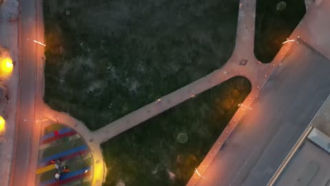 أفضل مشروع سياحي على مستوى المملكة، وجهة سياحية مميزة وممتعة، منتزه خزاز في محافظة دخنة بمنطقة القصيم في المملكة العربية السعودية، الإضاءة والإنارة المميزة في وقت الليل على الجبال، أماكن لقضاء وقت ممتع