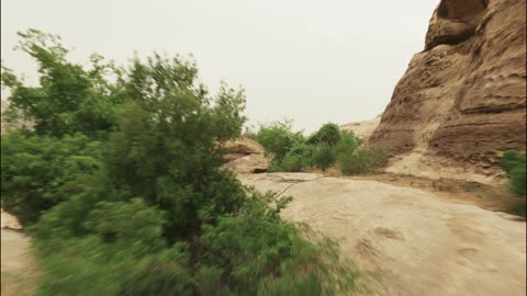 المرتفعات والقمم  في المناطق الجبلية, تصوير درون جوي لجبال القهر في منطقة جازان, التضاريس والتشكيلات والتكوينات الصخرية, معالم و اماكن سياحية طبيعية مشهورة في المملكة العربية السعودية