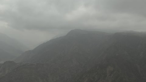 الطبيعة الجنوبية في المملكة العربية السعودية،  معالم سياحية مشهورة بالرياض ، القمم والمرتفعات الجبلية ،تصوير درون جوي لجبال الباحة وعسير