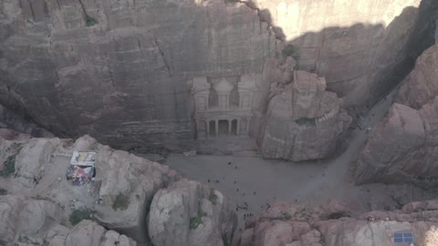 Wadi Rum in the city of Tabuk during the day, the rock formations and structures in the Hasma Desert, the desert environment and the peaks and mountain heights, tourist places in the Kingdom of Saudi Arabia, narrow valleys and natural arches and slopes, nature background.