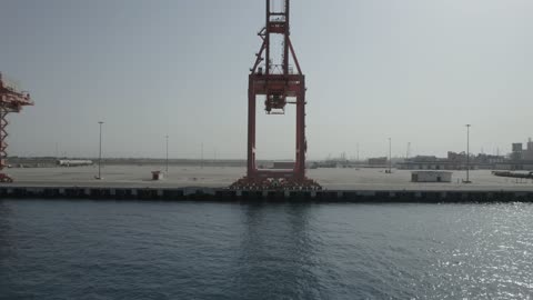 المنشآت الصناعية الضخمة لانتاج البترول، مصفاة تكرير النفط والغاز, المشاريع البتروكيماوية المساهمة في نهضة الاقتصاد الوطني السعودي، تصوير درون جوي لمصانع ومعامل النفط في المملكة العربية السعودية، مستودعات وخزانات كبيرة