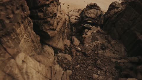 التكوينات الصخرية في منطقة بجدة نيوم شمال غرب المملكة العربية السعودية ، مناظر طبيعية للرمال الذهبية ، جبال ذات تشكيلات صخرية في تبوك ، معالم حضارية سياحية في المملكة العربية السعودية