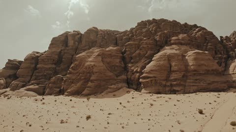 التكوينات الصخرية في منطقة بجدة نيوم شمال غرب المملكة العربية السعودية ، مناظر طبيعية للرمال الذهبية ، جبال ذات تشكيلات صخرية في تبوك ، معالم حضارية سياحية في المملكة العربية السعودية