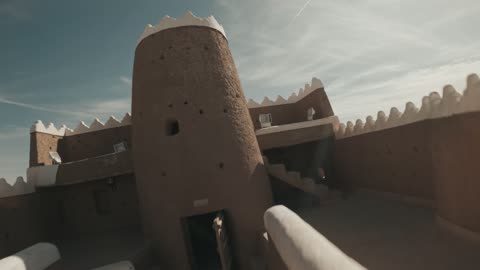 قلعه أعيرف التاريخيه الأثريه المشهورة, البناء المشيد من الأحجار, التصميم المعماري القديم للقلاع الحصينيه العسكرية, الأماكن والمعالم السياحيه التراثيه في السعوديه في وضح النهار