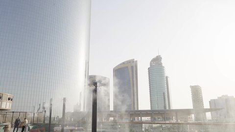 رش المكان بمراوح ارذاذ لترطيب الجو، كافيهات ومطاعم لتقديم المأكولات الشهية، مدن ومعالم ترفيهية في المملكة العربية السعودية، التسلية والترفيه , جذب واستقطاب السياح من جميع أنحاء العالم، السياحة في المملكة العربية السعودية، خلفية ابراج وناطحات السحاب