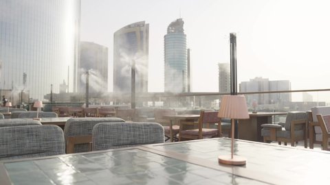 ديكورات بسيطة وصغيرة في كافيه راقي، كافيهات ومطاعم لتقديم المأكولات الشهية، مدن ومعالم ترفيهية في المملكة العربية السعودية، التسلية والترفيه , جذب واستقطاب السياح من جميع أنحاء العالم، السياحة في المملكة العربية السعودية، خلفية ابراج وناطحات السحاب