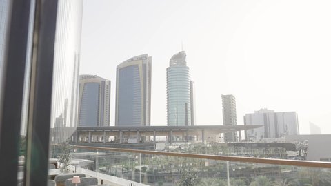 خلفية ابراج وناطحات السحاب، كافيه بطابع عصري وأجواء راقية، كافيهات ومطاعم لتقديم المأكولات الشهية، مدن ومعالم ترفيهية في المملكة العربية السعودية، التسلية والترفيه , جذب واستقطاب السياح من جميع أنحاء العالم، السياحة في السعودية، الواجهة السياحية المشهورة في العاصمة