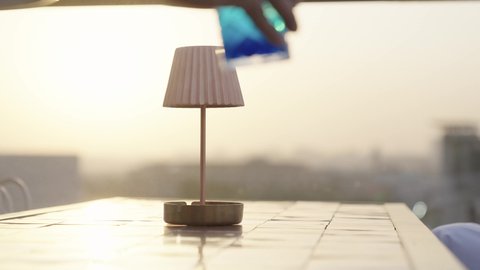 تقديم العصاير والموهيتو في الكافيهات،عطلة صيفية , كافيهات ومطاعم لتقديم المأكولات الشهية، مدن ومعالم ترفيهية في المملكة العربية السعودية، التسلية والترفيه , جذب واستقطاب السياح من جميع أنحاء العالم، السياحة في السعودية، الواجهة السياحية المشهورة في العاصمة