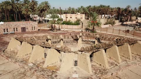 موقع البئر في مدينة تيماء بمنطقة تبوك، بئر بن هداج، أكبر وأشهر الآبار القديمة في شبه الجزيرة العربية، عمر البئر يصل إلى حوالي 3000 عام، عذوبة المياه ووفرتها، كانت مصدر حياة ونقطة التقاء للقوافل التجارية، معلمًا سياحيًا وتاريخيًا بارزًا