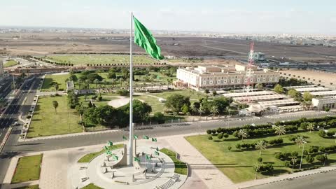 علم المملكة يرفرف، التصميم المعماري الفريد الذي يعكس الطراز المحلي، الجهة الحكومية المسؤولة عن إدارة شؤون المنطقة، المبنى في مدينة تبوك بالمملكة العربية السعودية، إمارة منطقة تبوك، تعاقب العديد من الأمراء منذ تأسيس، ساحة أمامية واسعة ومواقف مغطاة وأشجار نخيل