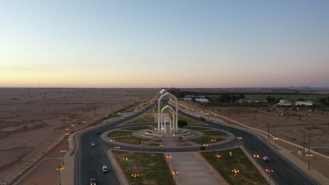 المَعلَم الظاهرهو بوابة الشمال، أحد أبرز المعالم المميزة في مدينة تبوك بالمملكة العربية السعودية، الميدان على الطريق الدولي المؤدي إلى الأردن، أول منظر يراه القادم من هذا الطريق، تصميمه الهندسي الذي يجمع بين عناصر البيئة المحلية والموروث الحضاري.