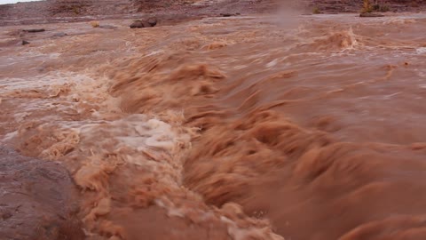 صدع جبلي، معالم تبوك الطبيعية، السيول في الجبال والمرتفعات، التكوينات الجبلية، شق شقري، معالم حضارية سياحية، تصوير درون شقري في تبوك بالمملكة العربية السعودية، التضاريس الصحراوية، الطبيعة الجبلية، السياحة في السعودية