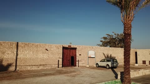 التصميم والفن المعماري بالطراز الهندسي القديم، قلعة الملك عبد العزيزالتاريخية  ، معلم تاريخي اثري ، معالم سياحيه تراثيه مشهورة, موقع استراتيجي هام في مدينة تبوك في المملكه العربيه السعوديه ، تصوير درون لقلعة ضباء في مدينة تبوك