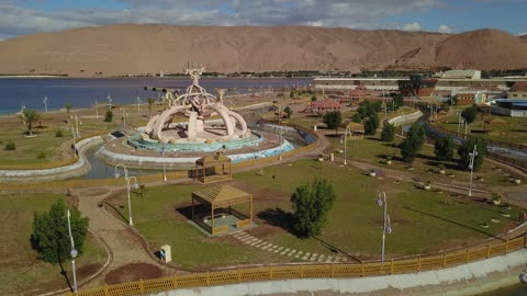 معالم وأماكن مشهورة للتنزه والترفيه في السعودية، منتزه الامير فهد بن سلطان ، فعاليات وأنشطة ترفيهية في الحدائق والمتنزهات العائلية، تصوير درون لمنتزه الامير فهد بن سلطان في تبوك ، الاهتمام بزراعة الأشجار والنباتات الخضراء.