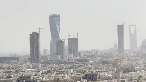 الأبراج وناطحات السحاب في المملكة، الفن الهندسي المعماري في المملكة العربية السعودية، النهضة الاقتصادية والعمرانية لمدينة الرياض، تصوير درون لطريق الملك فهد في مدينة الرياض، المناطق والمعالم السياحية المشهورة