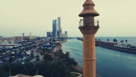 The Beautiful Mosque in Jeddah, Saudi Arabia, aerial photography of the Jeddah waterfront, the Jeddah Corniche tourist area, tourist attractions in the city of Jeddah, the ancient Islamic architectural art in mosque construction, Islamic civilization and religious landmarks in Saudi Arabia.