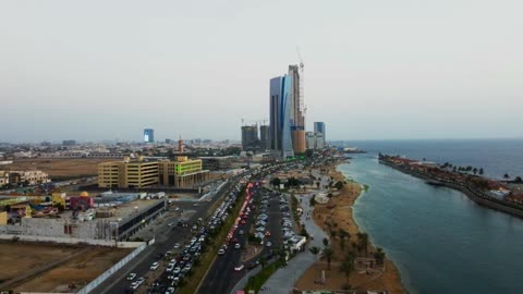 الابراج وناطحات السحاب في جدة بالمملكة العربية السعودية ، تصوير جوي لواجهة جدة البحرية ، كورنيش جدة السياحي ، معالم مدينة جدة السياحية، الفن الهندسي المعماري في البناء، حضارة إسلامية و معالم دينية في المملكة العربية السعودية